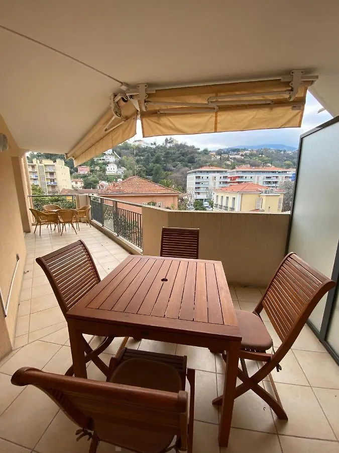Beau 3 P. Parfaitement Situe Et Place De Parking A Disposition Mentona