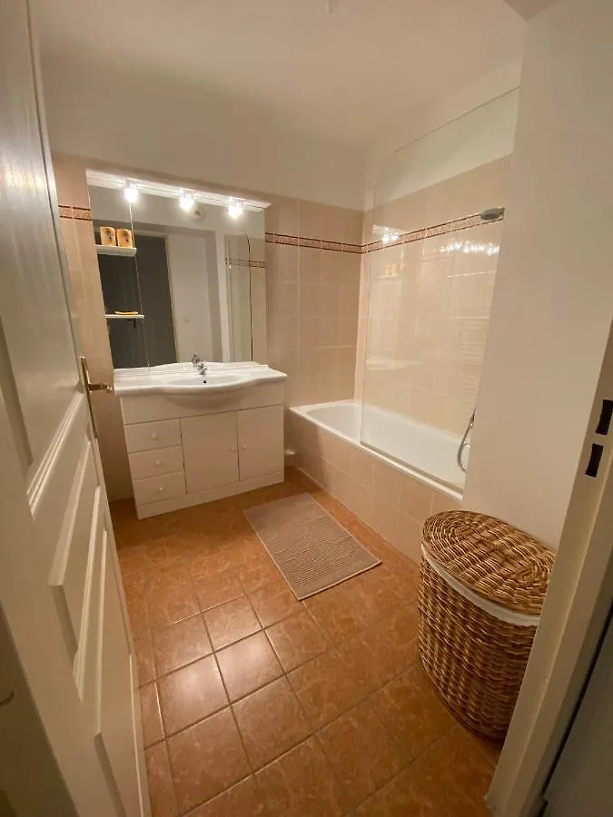 Apartment Beau 3 P. Parfaitement Situe Et Place De Parking A Disposition Menton
